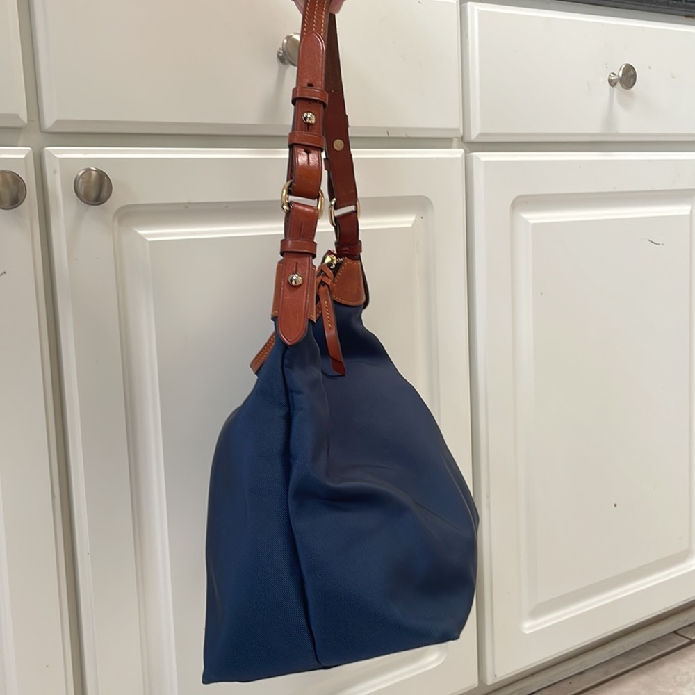 Dooney and Bourke large Erica satchel bag - Picture 4 of 10